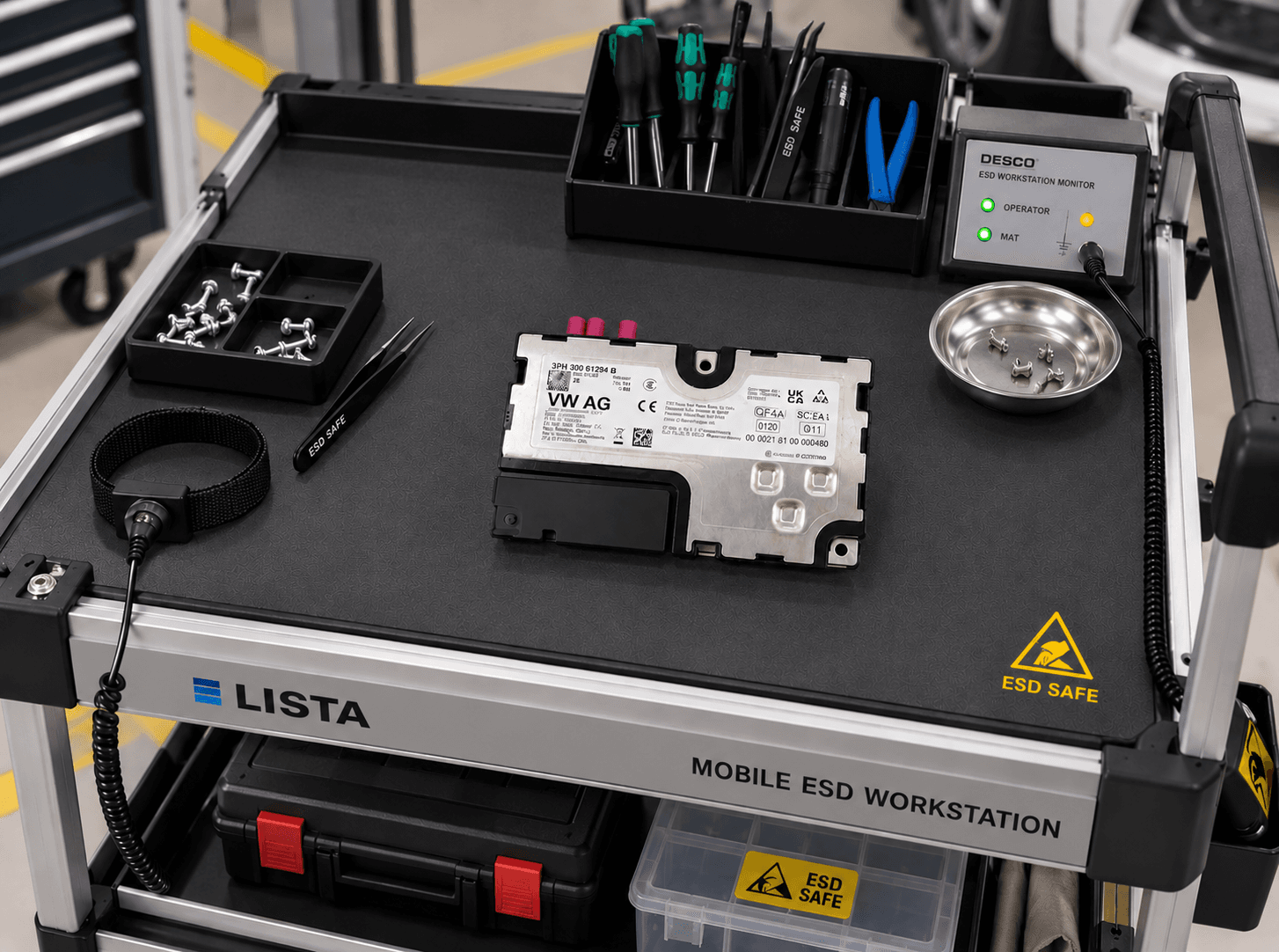 Volkswagen Golf Mk8 SOS control unit during backup antenna repair